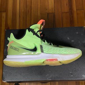 Nike Lebron Witness 5